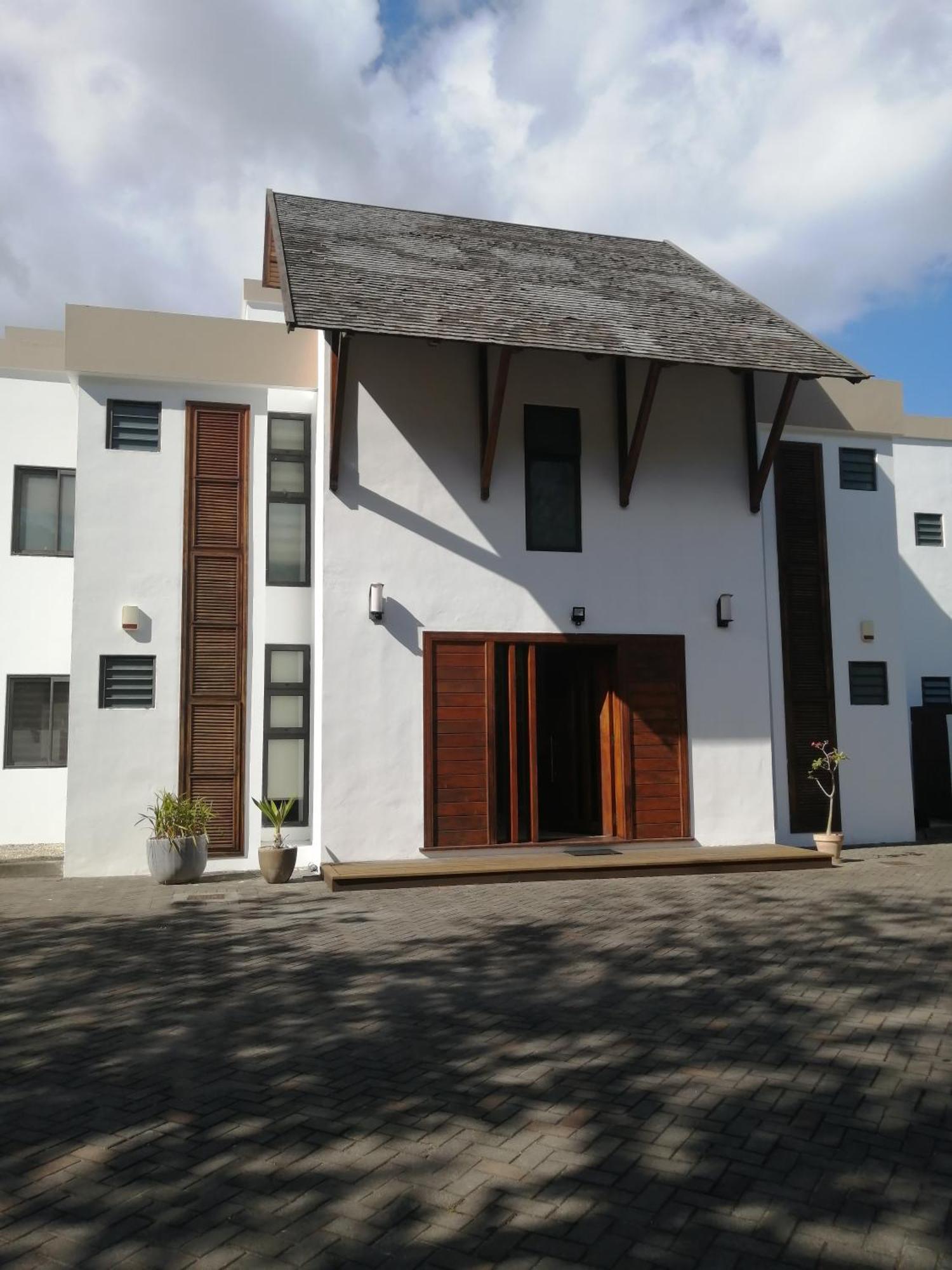 Olana Blue - Beachfront Apartment Rivière Noire Exterior foto